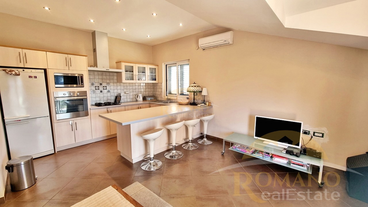 Hiša za prodajo v Seget Vranjici – blizu Trogirja